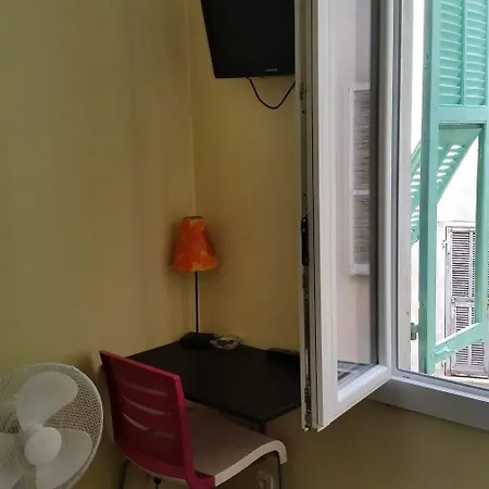 Отель Evelia *