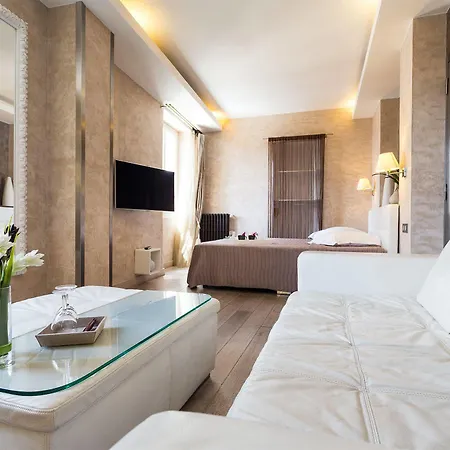 Le Petit Trianon Et Le Charme Des Hotel Nice