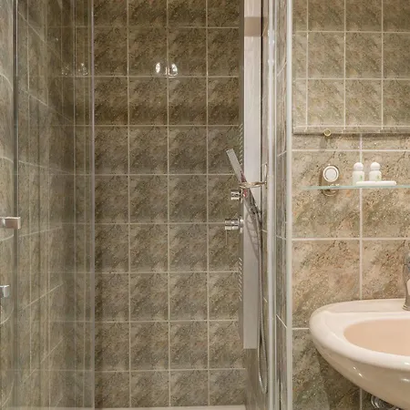 Hotell Little Palace 2*