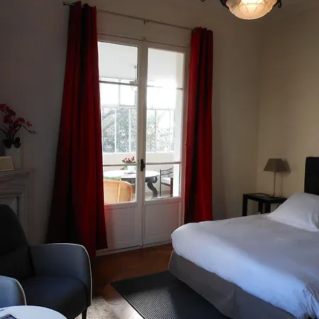Les Cygnes Hotel