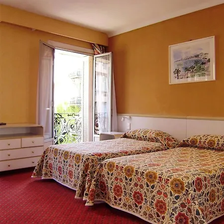 Busby Hotel 3*