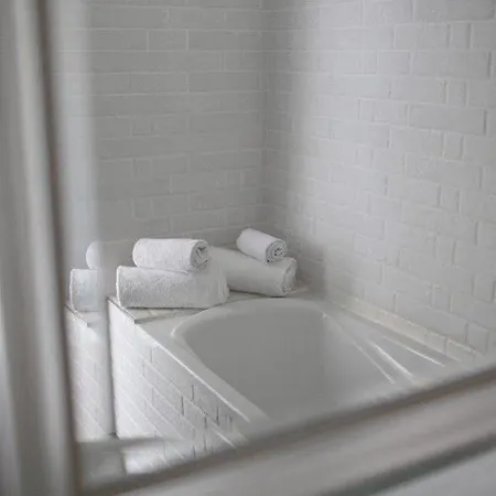 Le Versailles Hotel 3*