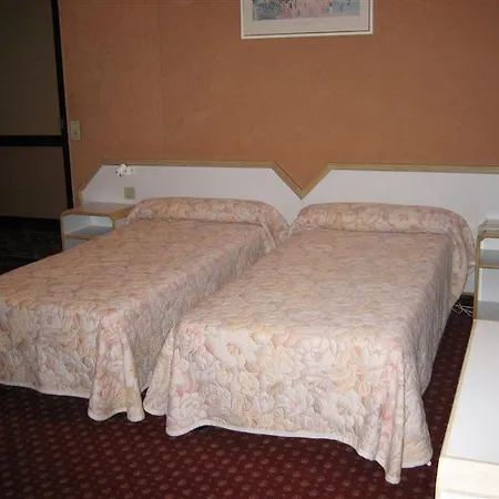 Hotel Busby 3*