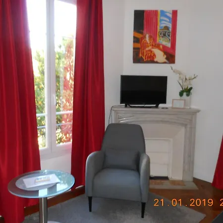 Les Cygnes Hotel 3*