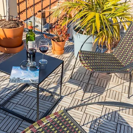 Le Chateau - The Beautiful Sight In Old Town, Private Terrace