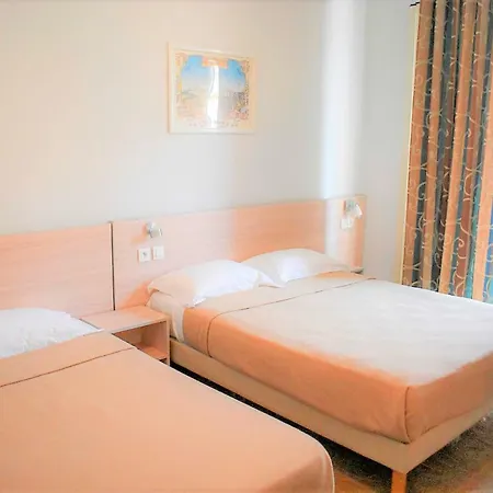 Little Palace Hotell 2*