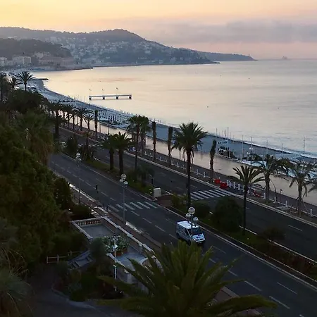 Le Petit Bourgeois De Nice