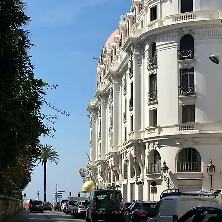 Le Petit Bourgeois De Nice