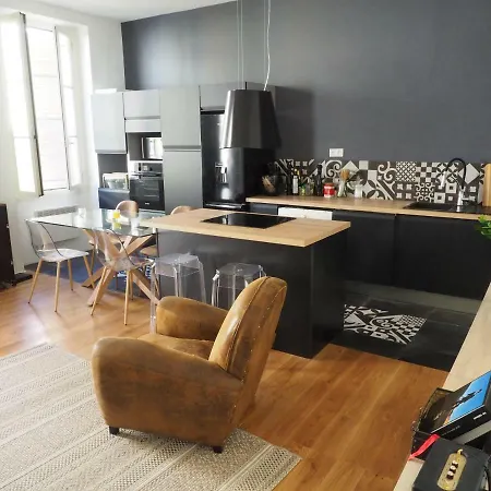 Apartment Centre