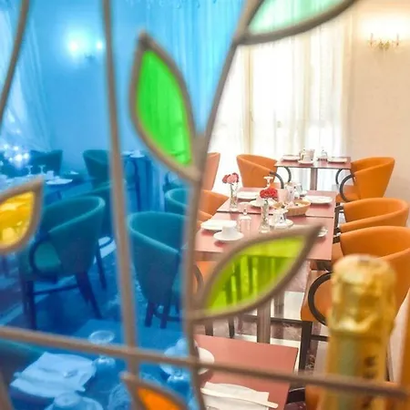 Little Palace Hotell 2*
