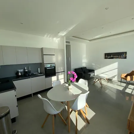 219 Promenade *