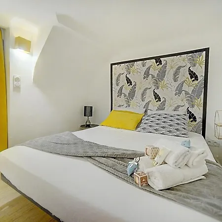 Apartment #31 Comfy Place In The Old Town Balcony & Ac 2min To Beach
