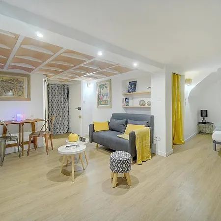 #31 Comfy Place In The Old Town Balcony & Ac 2min To Beach Apartment Nice