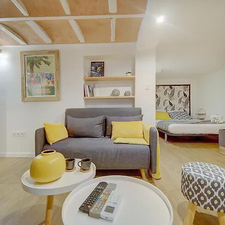 #31 Comfy Place In The Old Town Balcony & Ac 2min To Beach Apartment