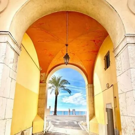 #31 Comfy Place In The Old Town Balcony & Ac 2min To Beach Nice
