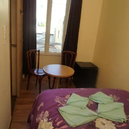 Lyonnais אכסניה ניס