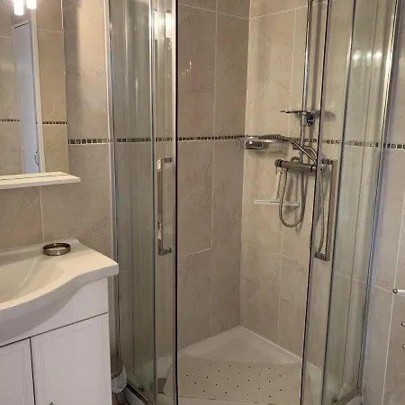 Les Victorines - Proche Aeroport Apartment *